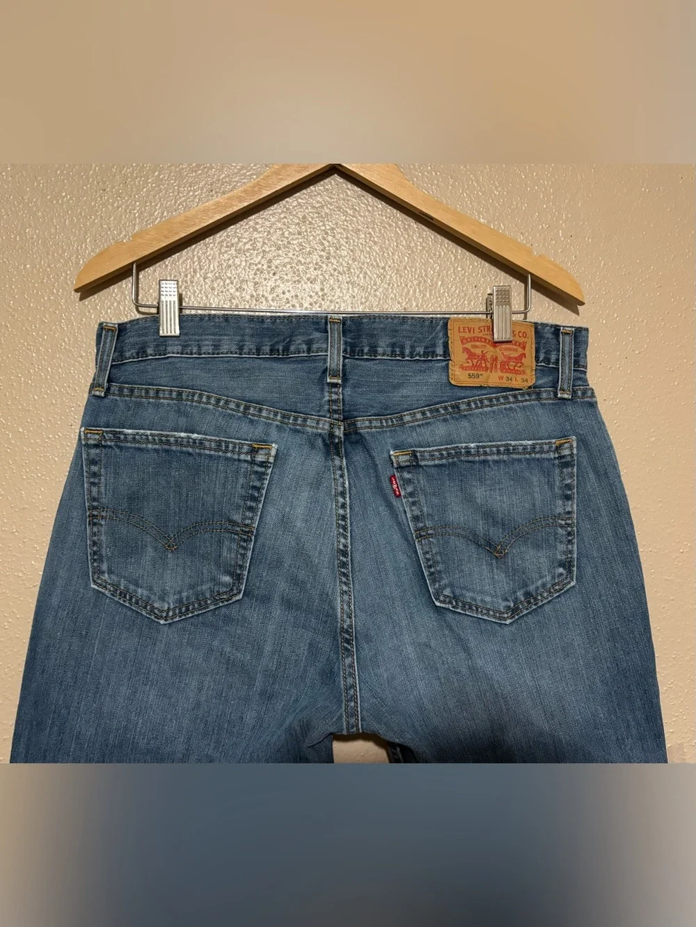 Men's LEVI #559 mid-wash blue denim jeans 34x34  GUC